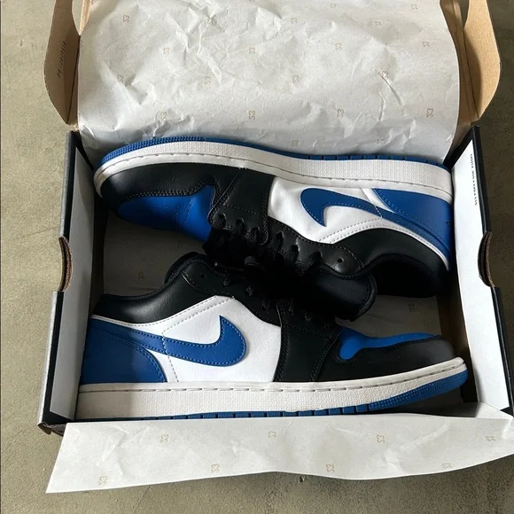 🖤 Jordan 1 Low SE Sneakers